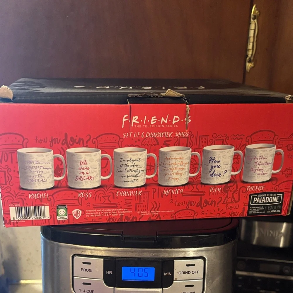 FRIENDS Character Mugs Set - Black, White, Red - Picture 2 of 3